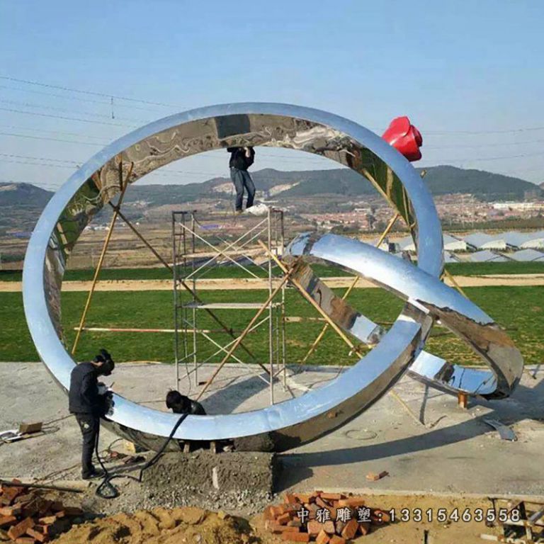 不锈钢钻戒相接 公园景观雕塑