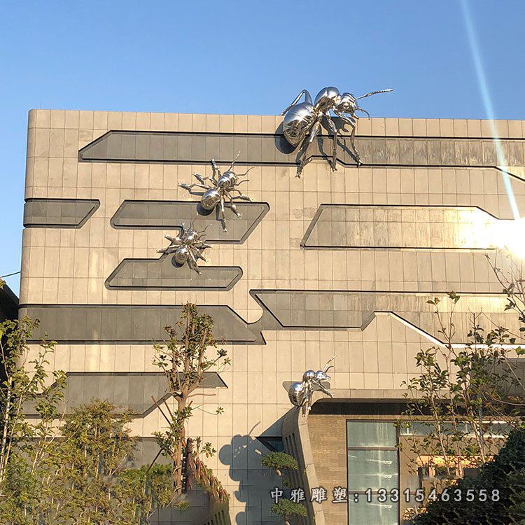 不锈钢爬行蚂蚁雕塑