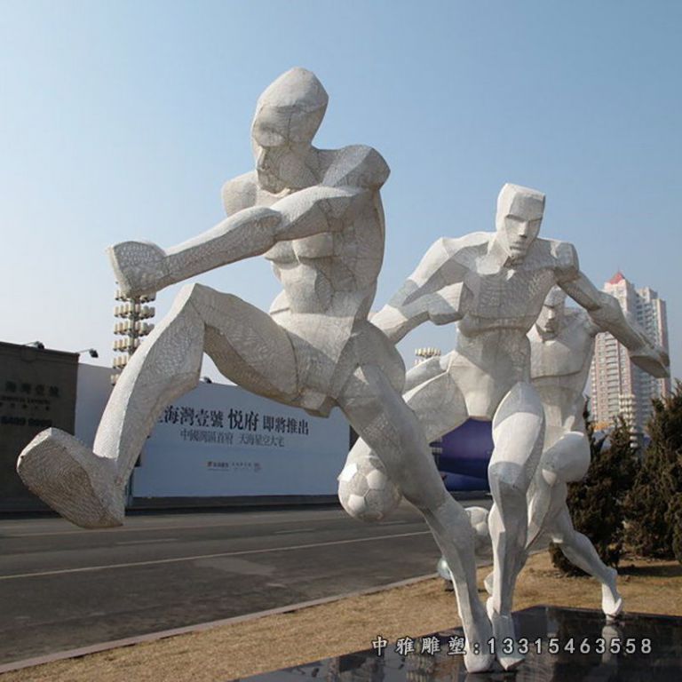 不锈钢公园踢足球人物雕像