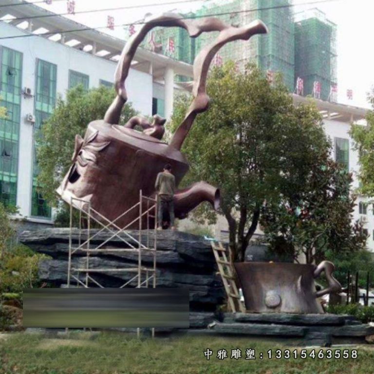 铜雕景区流水茶壶
