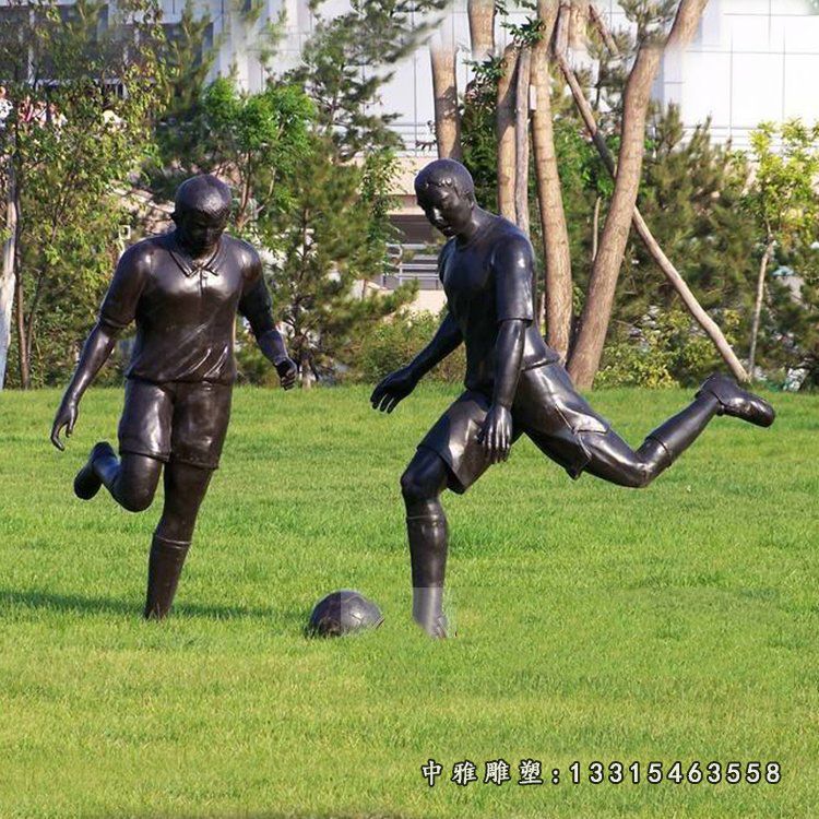 公园运动人物踢足球铜雕