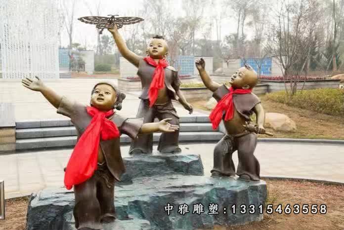 公园玩耍儿童雕塑