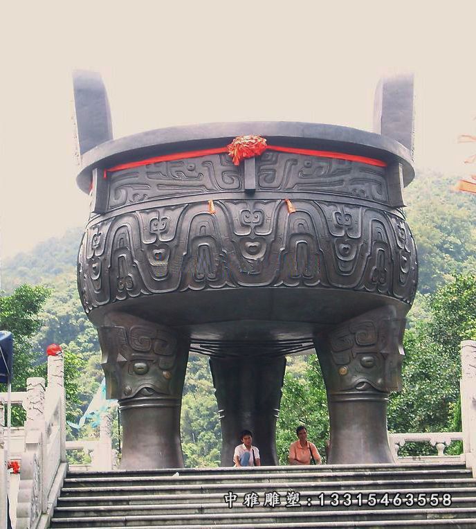 铜雕寺院三足鼎摆件