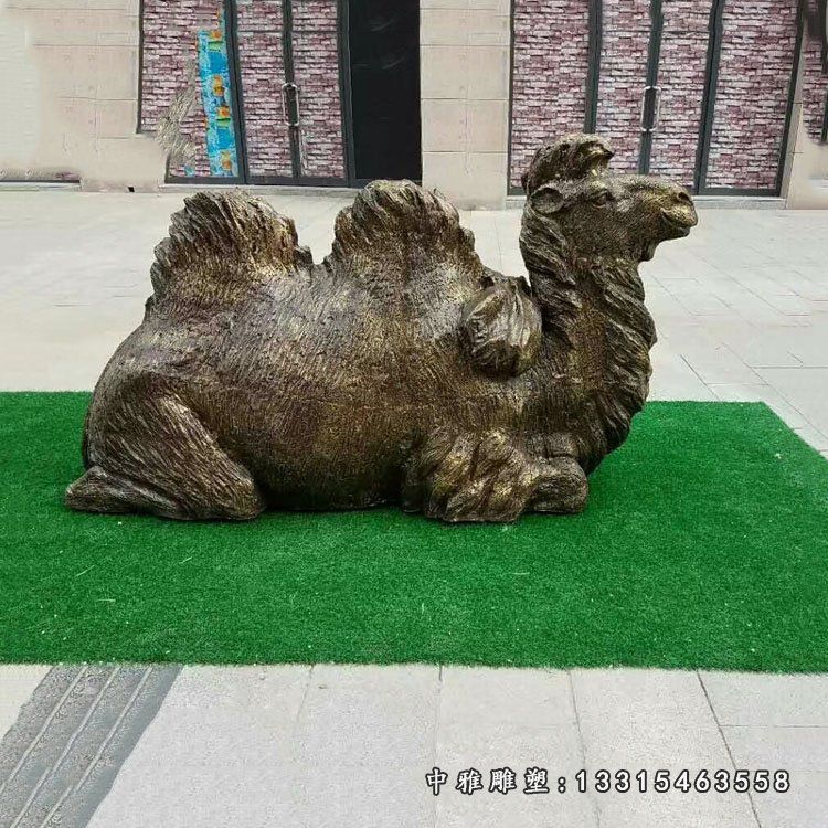 卧姿骆驼雕塑 玻璃钢仿铜公园动物雕塑