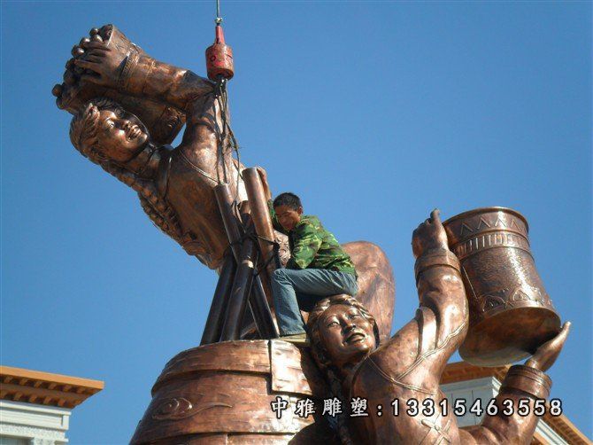广场铜雕少数民族人物雕塑