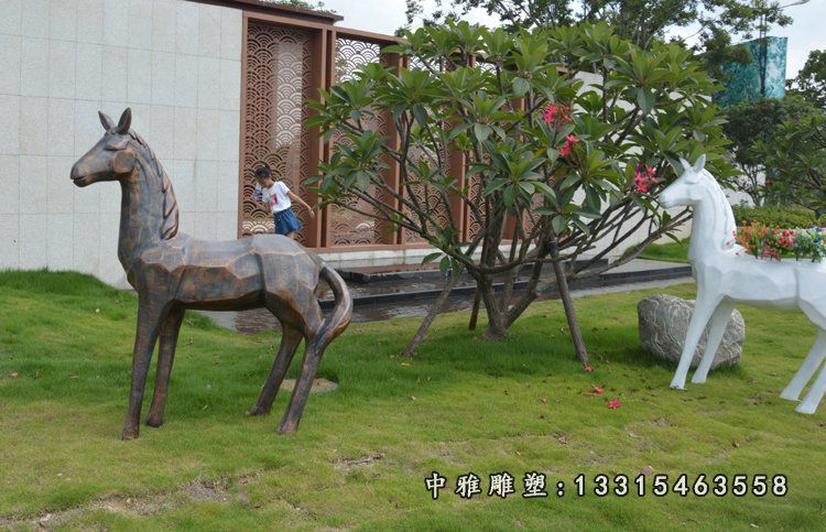 玻璃钢仿铜几何切面马 公园抽象仿铜动物摆件 (3)