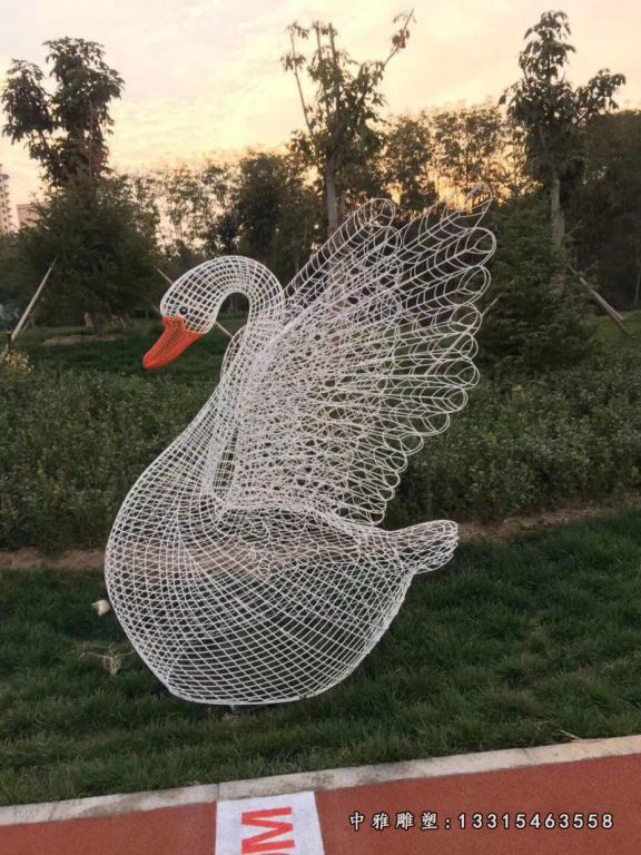 镂空不锈钢天鹅雕塑 (1)