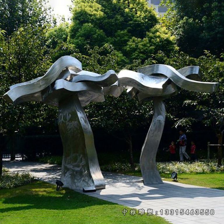 不锈钢创意门雕塑，公园景观雕塑