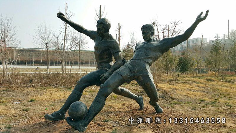 公园踢球运动人物铜雕