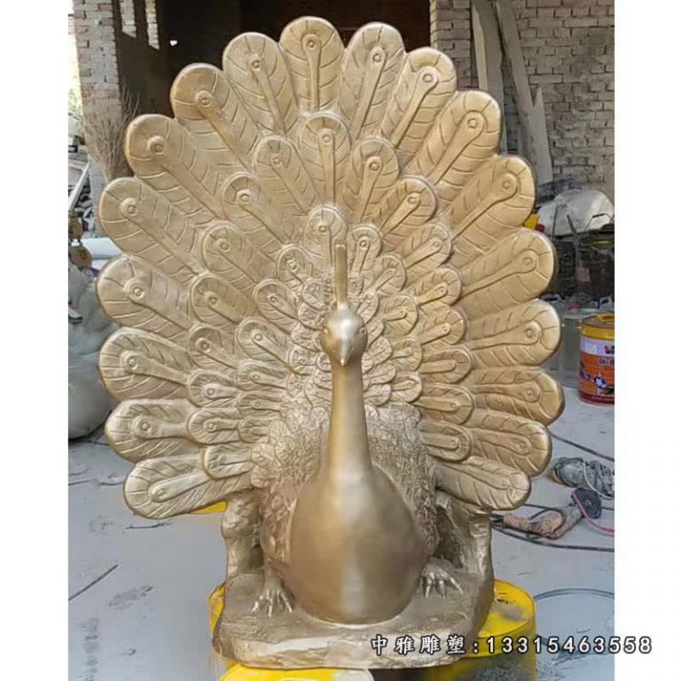 铜雕开屏孔雀