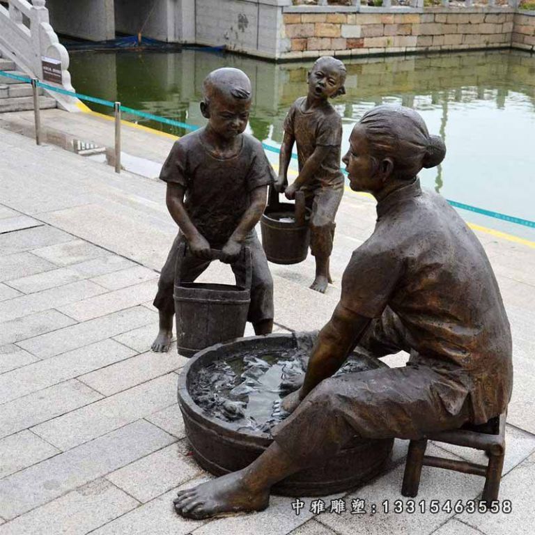 玻璃钢仿铜民俗传统文化母子人物小孩打水妇女洗衣服步行街雕塑52637