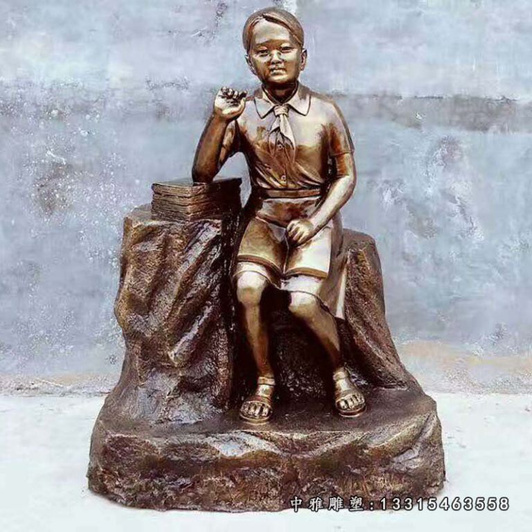 铜雕广场读书人物雕像