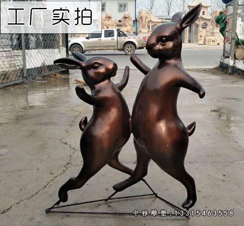 仿铜兔子广场公园景观雕塑，玻璃钢仿铜动物雕塑