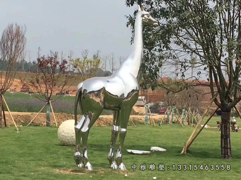 不锈钢长颈鹿雕塑