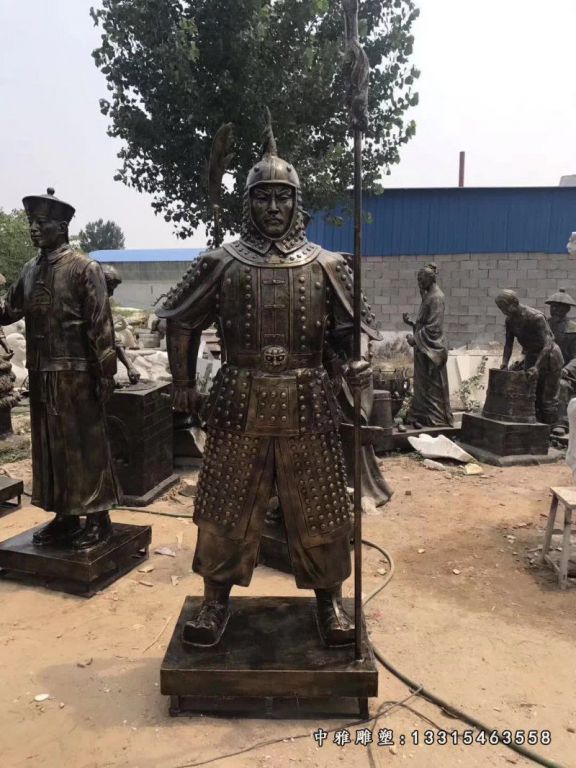 穿铠甲的古代士兵铜雕