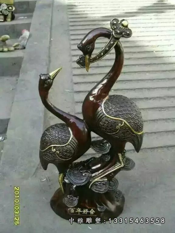 嘴叼如意天鹅雕塑，百年好合动物铜雕