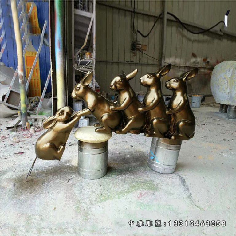 公园卡通兔子玩耍铜雕 (2)