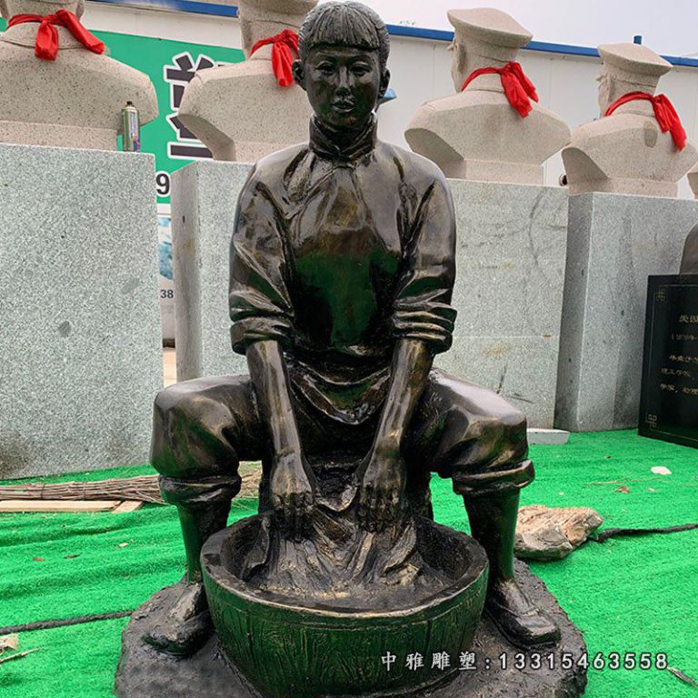 民俗人物洗衣服铜雕 (1)