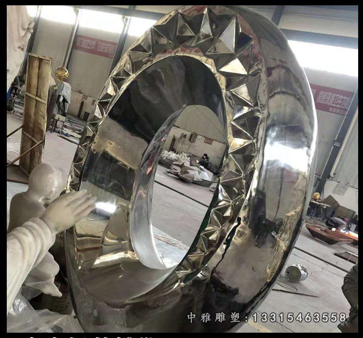 抽象不锈钢齿轮雕塑