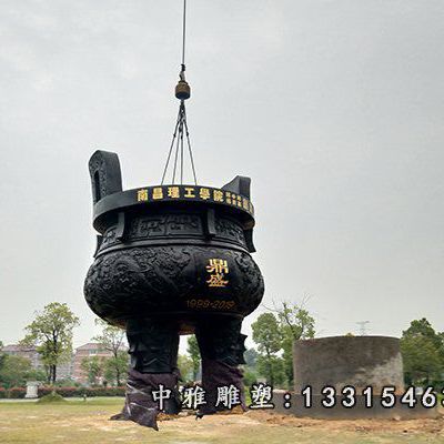 铜雕三足鼎雕塑