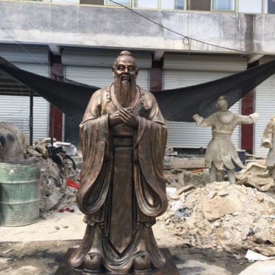 铜雕古代人物孔子
