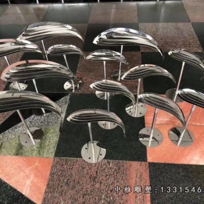 不锈钢小鱼动物雕塑