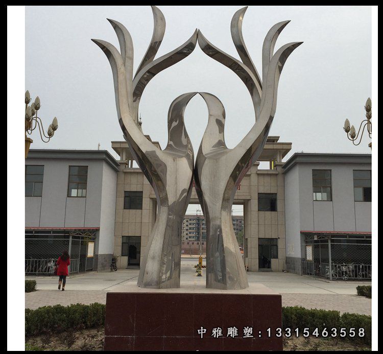 不锈钢广场抽象爱心雕塑