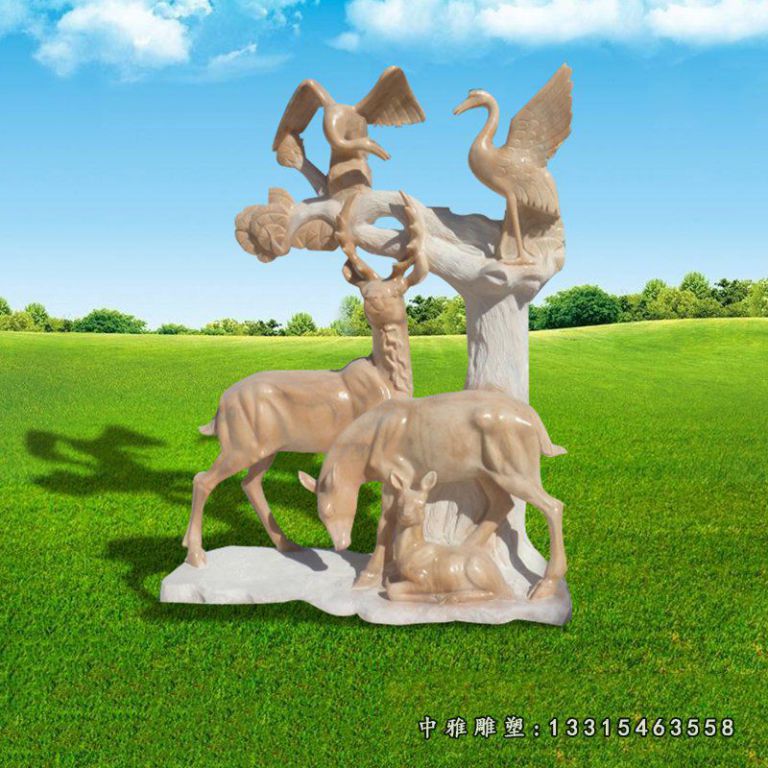 晚霞红石雕展翅仙鹤