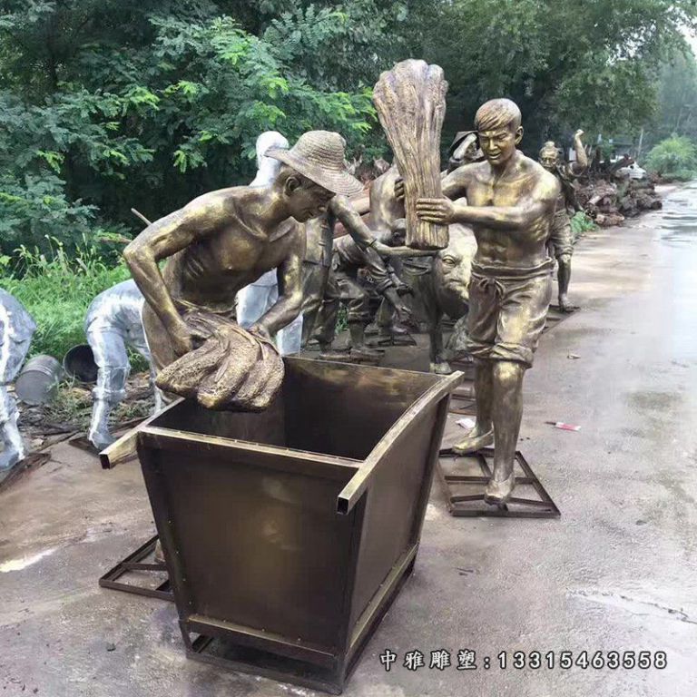 铜雕步行街干活人物
