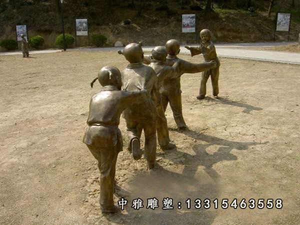 户外老鹰捉小鸡人物铜雕