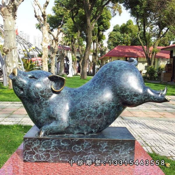公园铜雕可爱小猪雕塑