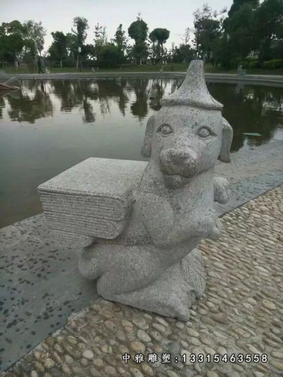 公园石雕小狗