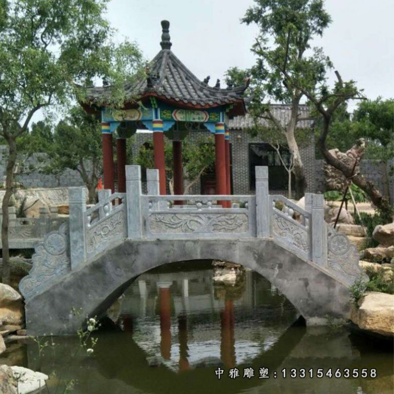 公园小桥石雕塑