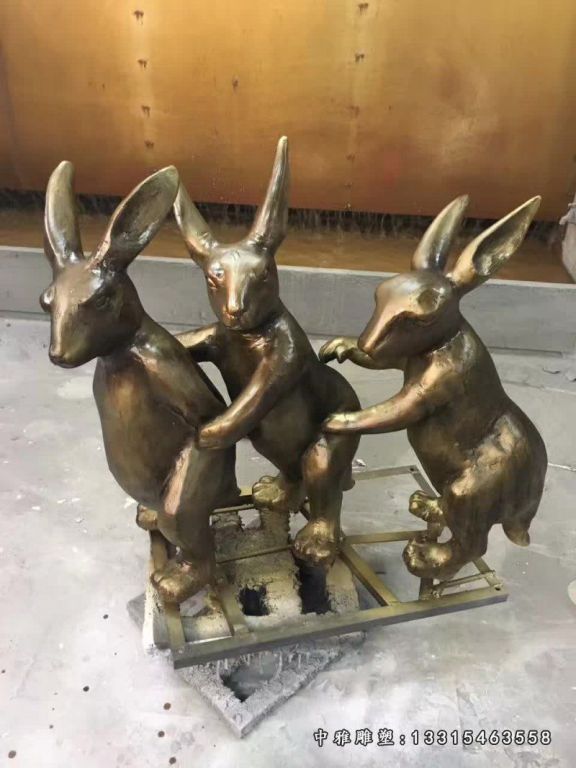 铜雕卡通兔子
