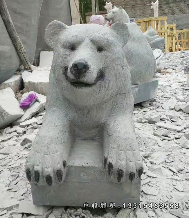 玩耍石雕狗熊