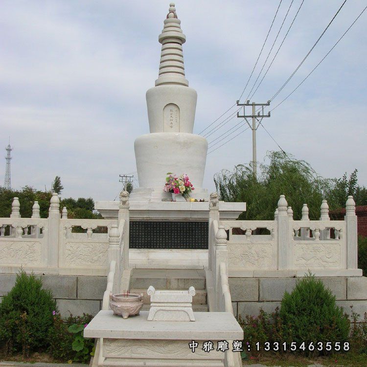 石雕广场塔雕塑