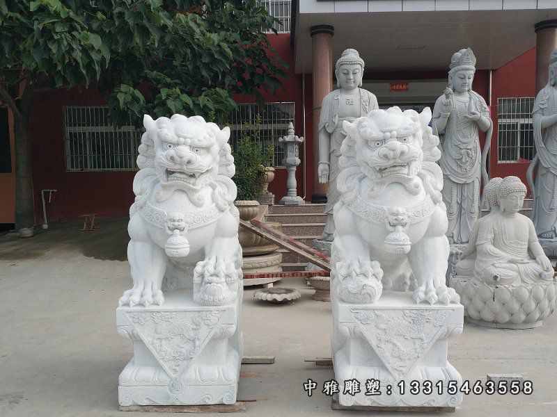踩球石雕狮子