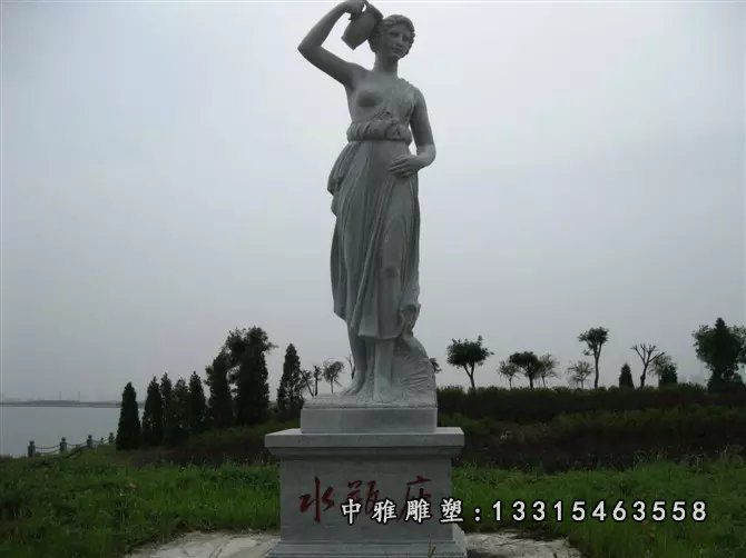 广场石雕西方人物