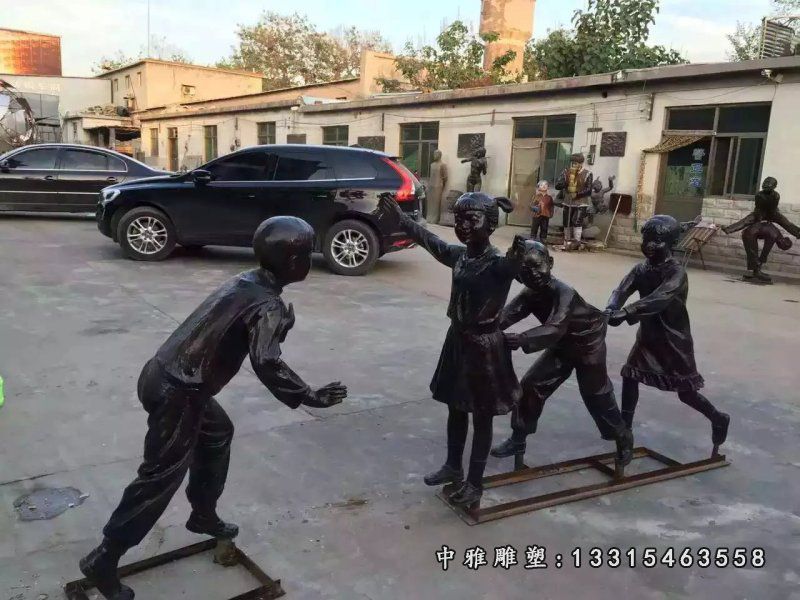 铜雕老鹰捉小鸡