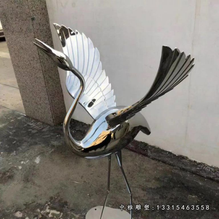 不锈钢展翅仙鹤雕塑