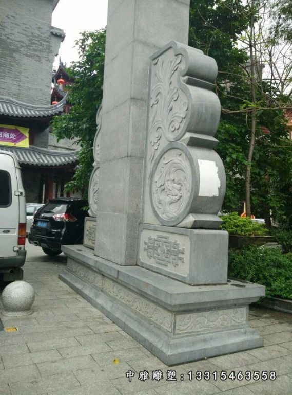 门口石雕抱鼓
