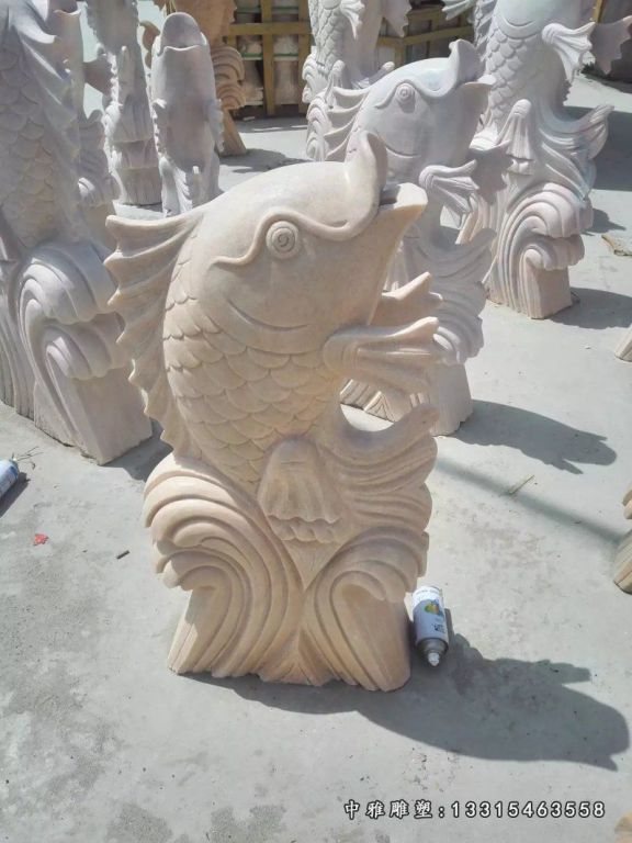 广场石雕金鱼