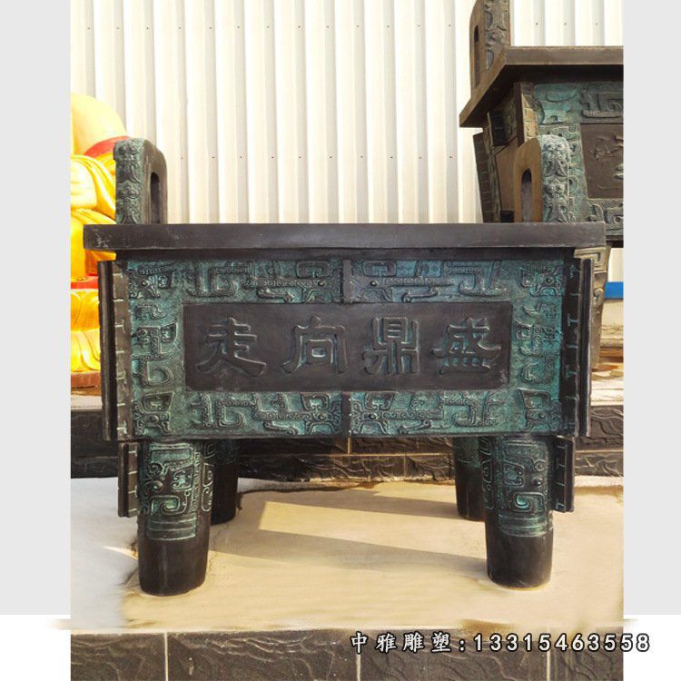 寺庙铜雕四足鼎