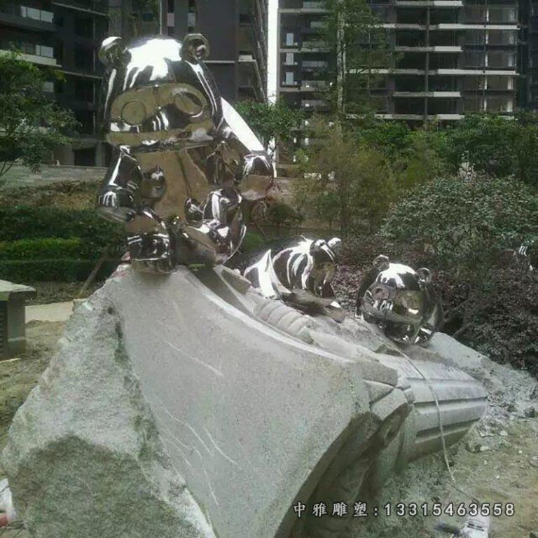 不锈钢动物熊猫雕塑