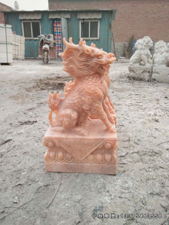 石雕踩球麒麟