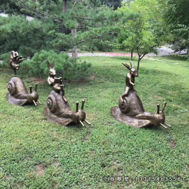 卡通铜雕兔子雕塑