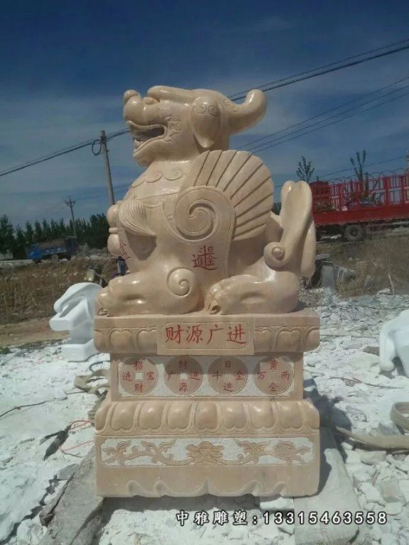 招财石雕貔貅