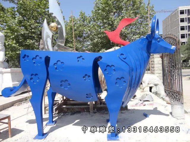 不锈钢抽象牛雕塑