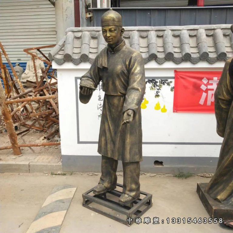 端菜铜雕店小二