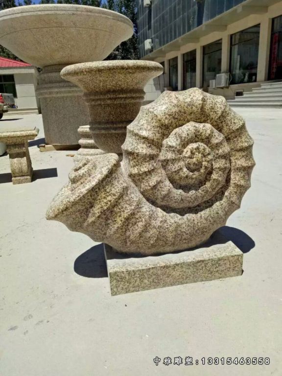 公园石雕蜗牛
